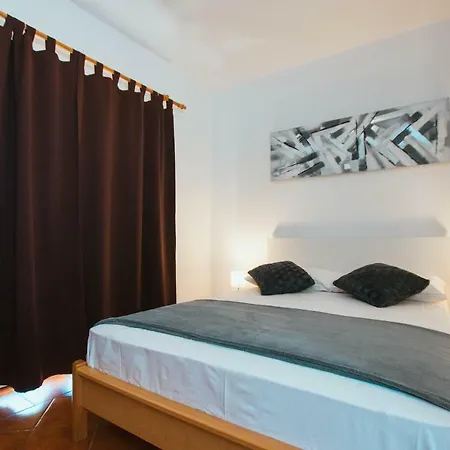 Sara Apartment *