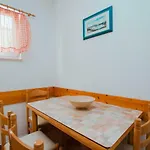 Apartament Sara *