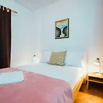 Apartament Sara