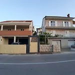 Sara *