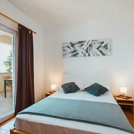 Sara Apartman Trogir